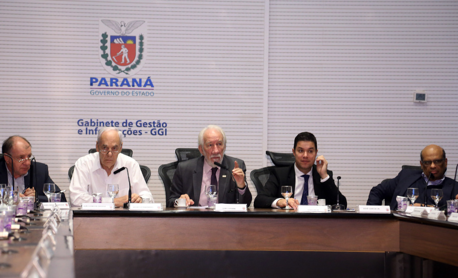 Governador em exercicio, Darci Piana, durante  reunião da equipe de governo..Foto Gilson Abreu ANPr