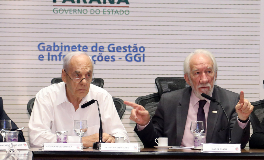 Governador em exercicio, Darci Piana, durante  reunião da equipe de governo..Foto Gilson Abreu ANPr