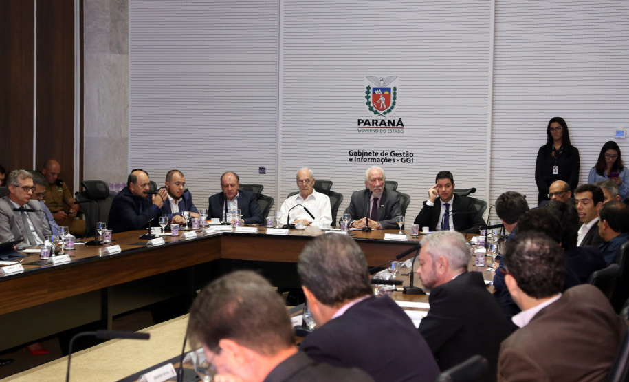 Governador em exercicio, Darci Piana, durante  reunião da equipe de governo..Foto Gilson Abreu ANPr