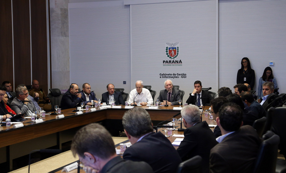 Governador em exercicio, Darci Piana, durante  reunião da equipe de governo..Foto Gilson Abreu ANPr