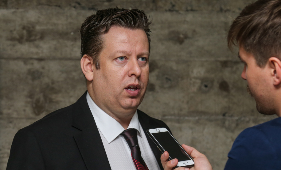 O novo presidente da AMP, Darlan Scalco, prefeito de Pérola, ressaltou que a entidade representa todos os municipalistas do Paraná e que pretende trabalhar em união com o Governo. “O próprio governador nos orienta a trabalhar em nível de consórcio.    Curitiba, 23/04/2019 -  Foto: Geraldo Bubniak/ANPr