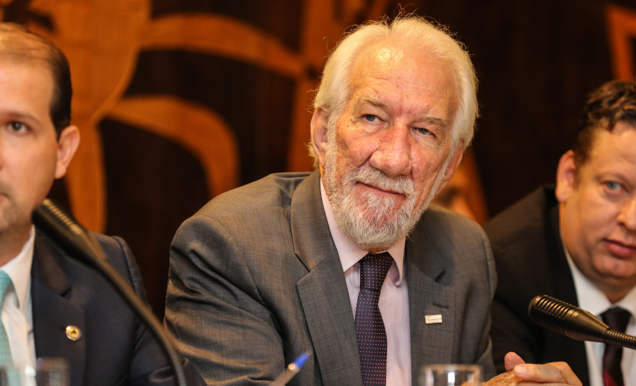 O governador em exercício Darci Piana afirmou nesta terça-feira (12), na posse do novo presidente da Associação dos Municípios do Paraná (AMP), que o Governo enxugou a máquina pública para potencializar os investimentos nos municípios nos próximos anos. Curitiba, 23/04/2019 -  Foto: Geraldo Bubniak/ANPr