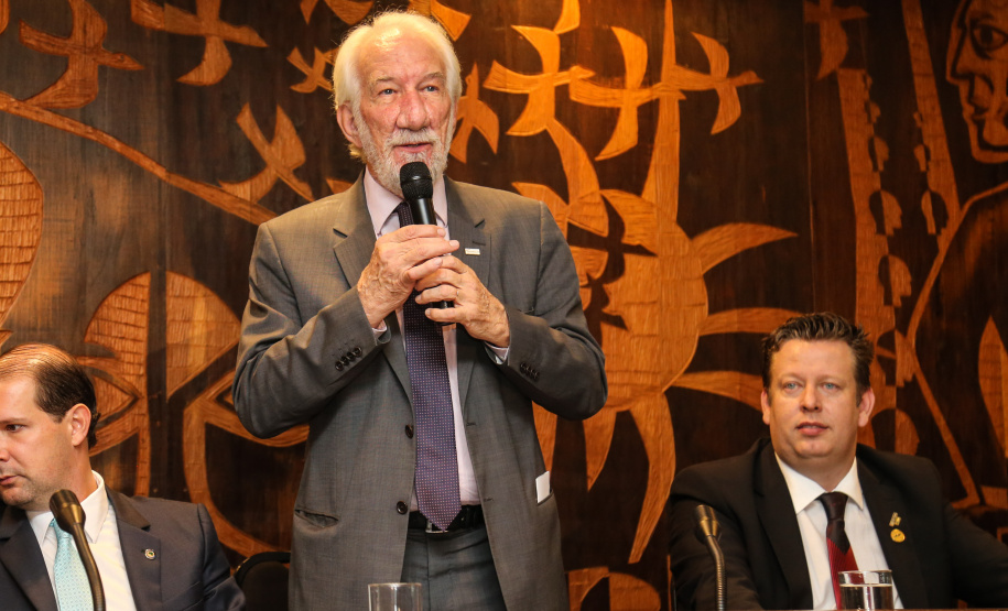 O governador em exercício Darci Piana afirmou nesta terça-feira (12), na posse do novo presidente da Associação dos Municípios do Paraná (AMP), que o Governo enxugou a máquina pública para potencializar os investimentos nos municípios nos próximos anos. Curitiba, 23/04/2019 -  Foto: Geraldo Bubniak/ANPr