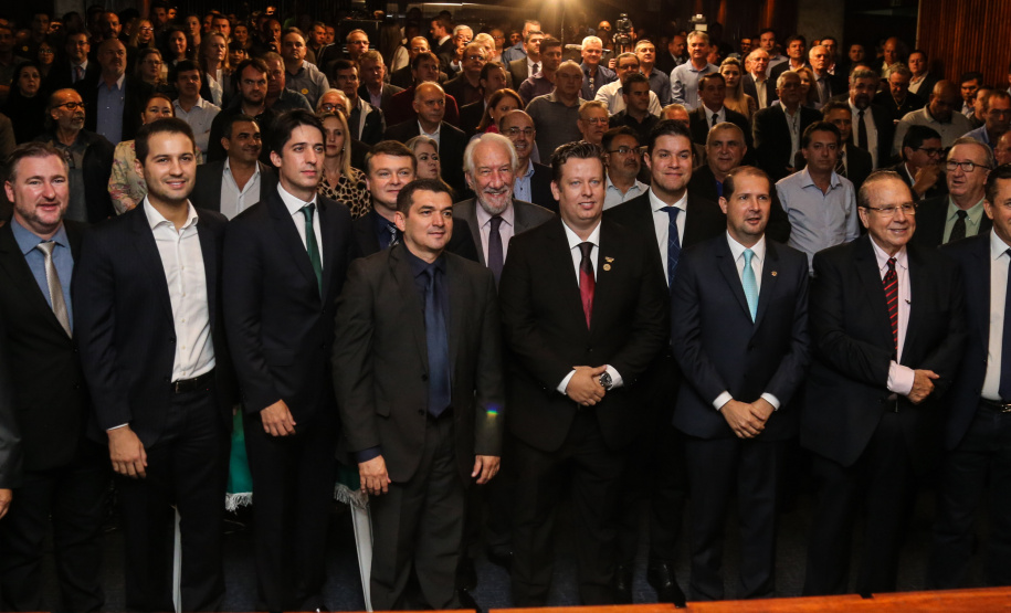 O governador em exercício Darci Piana afirmou nesta terça-feira (12), na posse do novo presidente da Associação dos Municípios do Paraná (AMP), que o Governo enxugou a máquina pública para potencializar os investimentos nos municípios nos próximos anos. Curitiba, 23/04/2019 -  Foto: Geraldo Bubniak/ANPr