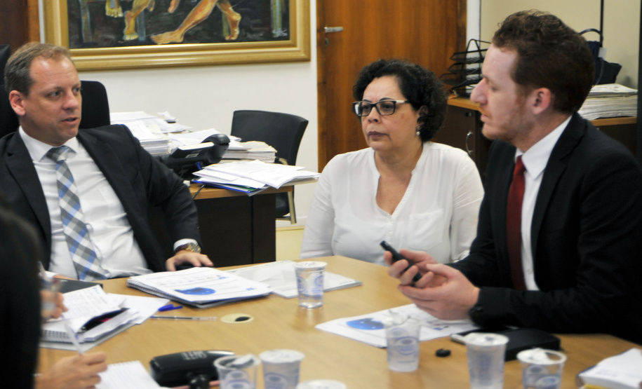 Paraná e Minas Gerais e as capitais Curitiba e Belo Horizonte foram escolhidas pela Anvisa para o desenvolvimento de um projeto-piloto que visa a implantação do Sistema de Gestão de Qualidade na vigilância sanitária de todo o País. Esta ação começa em junho e faz parte do projeto Integravisa II, com o objetivo de padronizar a atuação nesta área, em todo território nacional. O projeto-piloto tem a parceria do Hospital Alemão Oswaldo Cruz. Foto:SESA