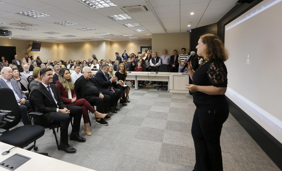 O governador em exercício Darci Piana participa da homenagem a ex-primeira dama do Paraná, Fani Lerner.Curitiba, 23-04-19.Foto: Arnaldo Alves / ANPr.