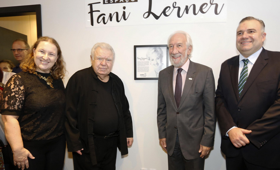 O governador em exercício Darci Piana participa da homenagem a ex-primeira dama do Paraná, Fani Lerner.
Curitiba, 23-04-19.
Foto: Arnaldo Alves / ANPr.