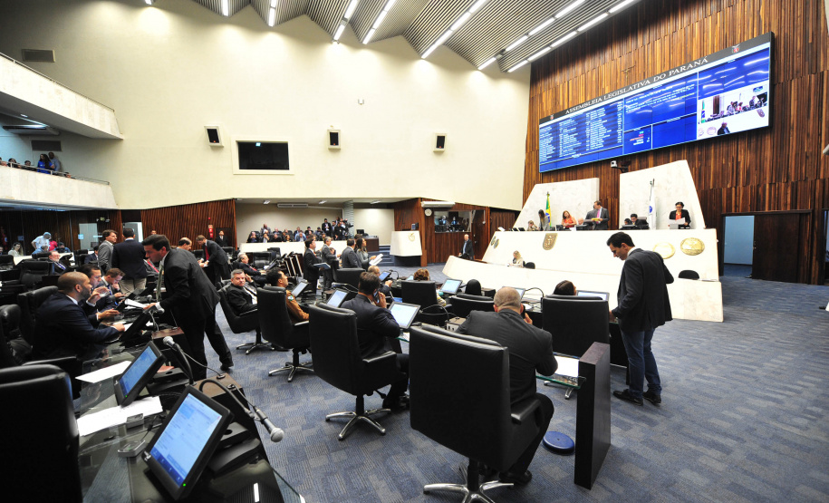 O Paraná poderá ser pioneiro no País com a criação do primeiro Fundo Estadual do Trabalho. A Secretaria de Estado da Justiça, Família e Trabalho articulou durante meses junto à Assembleia Legislativa o projeto de Lei nº 211/2019, que institui a criação do Fundo, aprovado nesta terça-feira (23) em primeira votação na sessão plenária da Assembleia.  -  Curitiba, 23/04/2019  -  Foto: Dálie Felberg/Alep