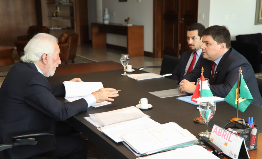 Governador em exercício Darci Piana recebe o cônsul honorário da Hungria em Curitiba, Marco Aurélio Schetino de Lima. - Curitiba, 24/04/2019 - Foto: José Fernando Ogura/ANPr
