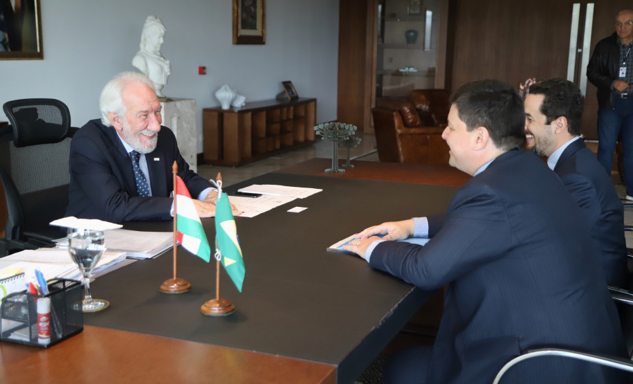 Governador em exercício Darci Piana recebe o cônsul honorário da Hungria em Curitiba, Marco Aurélio Schetino de Lima. - Curitiba, 24/04/2019 - Foto: José Fernando Ogura/ANPr