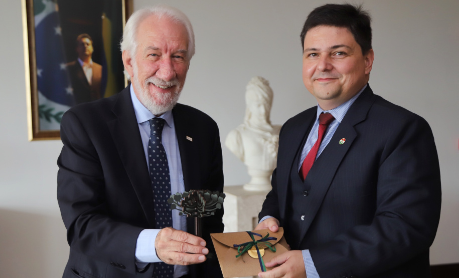 Governador em exercício Darci Piana recebe o cônsul honorário da Hungria em Curitiba, Marco Aurélio Schetino de Lima. - Curitiba, 24/04/2019 - Foto: José Fernando Ogura/ANPr