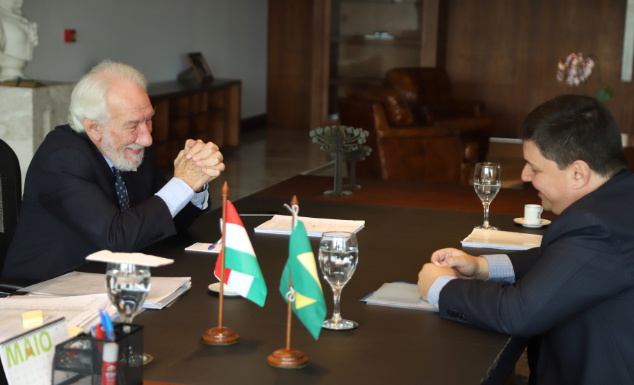 Governador em exercício Darci Piana recebe o cônsul honorário da Hungria em Curitiba, Marco Aurélio Schetino de Lima. - Curitiba, 24/04/2019 - Foto: José Fernando Ogura/ANPr