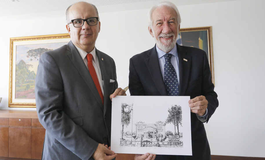 O governador em exercício Darci Piana, recebeu nesta quarta-feira, o Cônsul-Geral e Embaixador da República do Paraguai em Curitiba, Carlos José Fleitas Rodrigues.Curitiba, 24-04-19.Foto: Arnaldo Alves / ANPr.