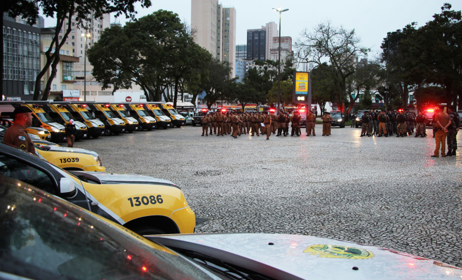A Polícia Militar começou às 7 horas desta quarta-feira (24) uma megaoperação, a Operação Tiradentes, em todo o Estado, com aproximadamente três mil policiais, 1,2 mil viaturas, além do policiamento já feito rotineiramente. A operação vai até a manhã desta quinta-feira (25) e faz parte de uma ação nacional.  -  Foto: Divulgação PMPR