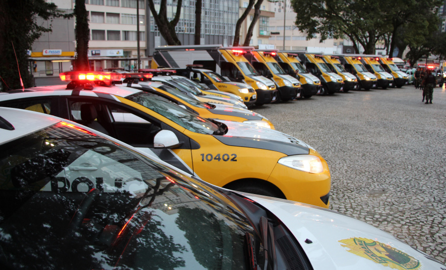 A Polícia Militar começou às 7 horas desta quarta-feira (24) uma megaoperação, a Operação Tiradentes, em todo o Estado, com aproximadamente três mil policiais, 1,2 mil viaturas, além do policiamento já feito rotineiramente. A operação vai até a manhã desta quinta-feira (25) e faz parte de uma ação nacional.  -  Foto: Divulgação PMPR