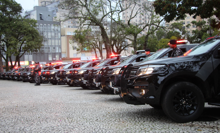 A Polícia Militar começou às 7 horas desta quarta-feira (24) uma megaoperação, a Operação Tiradentes, em todo o Estado, com aproximadamente três mil policiais, 1,2 mil viaturas, além do policiamento já feito rotineiramente. A operação vai até a manhã desta quinta-feira (25) e faz parte de uma ação nacional.  -  Foto: Divulgação PMPR