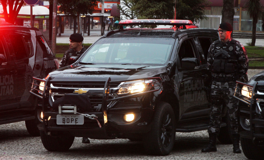 A Polícia Militar começou às 7 horas desta quarta-feira (24) uma megaoperação, a Operação Tiradentes, em todo o Estado, com aproximadamente três mil policiais, 1,2 mil viaturas, além do policiamento já feito rotineiramente. A operação vai até a manhã desta quinta-feira (25) e faz parte de uma ação nacional.  -  Foto: Divulgação PMPR