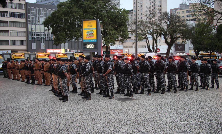 A Polícia Militar começou às 7 horas desta quarta-feira (24) uma megaoperação, a Operação Tiradentes, em todo o Estado, com aproximadamente três mil policiais, 1,2 mil viaturas, além do policiamento já feito rotineiramente. A operação vai até a manhã desta quinta-feira (25) e faz parte de uma ação nacional.  -  Foto: Divulgação PMPR
