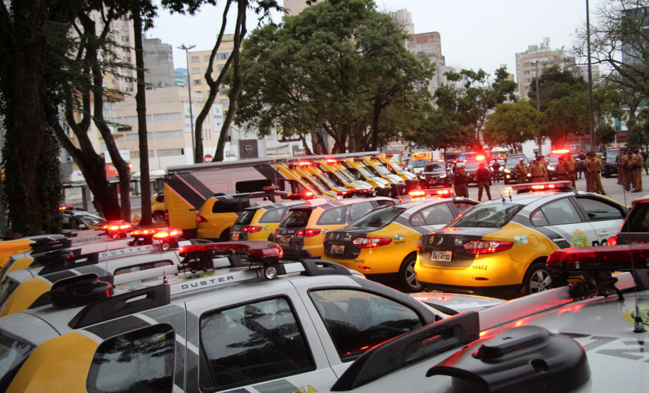 A Polícia Militar começou às 7 horas desta quarta-feira (24) uma megaoperação, a Operação Tiradentes, em todo o Estado, com aproximadamente três mil policiais, 1,2 mil viaturas, além do policiamento já feito rotineiramente. A operação vai até a manhã desta quinta-feira (25) e faz parte de uma ação nacional.  -  Foto: Divulgação PMPR