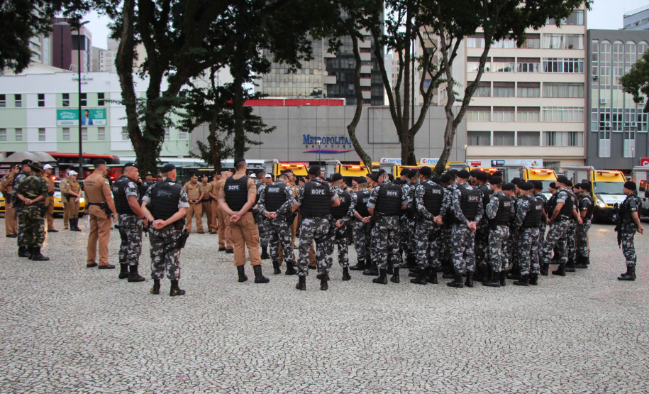 A Polícia Militar começou às 7 horas desta quarta-feira (24) uma megaoperação, a Operação Tiradentes, em todo o Estado, com aproximadamente três mil policiais, 1,2 mil viaturas, além do policiamento já feito rotineiramente. A operação vai até a manhã desta quinta-feira (25) e faz parte de uma ação nacional.  -  Foto: Divulgação PMPR