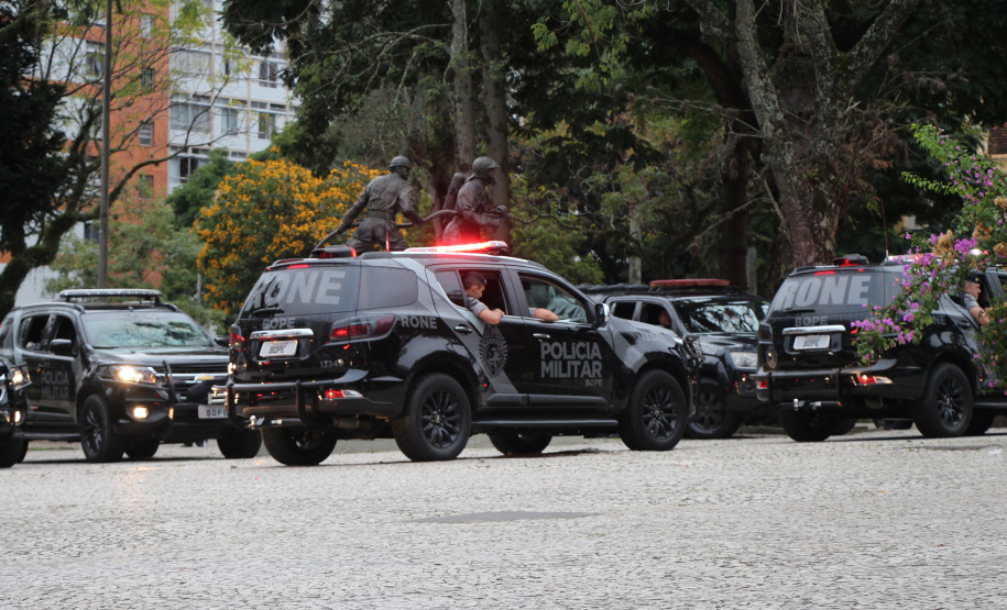 A Polícia Militar começou às 7 horas desta quarta-feira (24) uma megaoperação, a Operação Tiradentes, em todo o Estado, com aproximadamente três mil policiais, 1,2 mil viaturas, além do policiamento já feito rotineiramente. A operação vai até a manhã desta quinta-feira (25) e faz parte de uma ação nacional.  -  Foto: Divulgação PMPR
