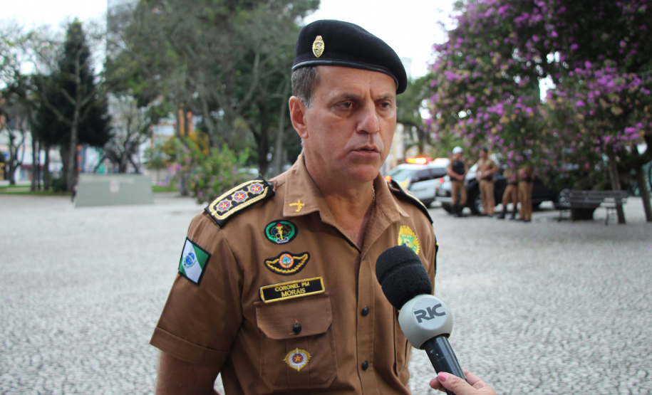 A Polícia Militar começou às 7 horas desta quarta-feira (24) uma megaoperação, a Operação Tiradentes, em todo o Estado, com aproximadamente três mil policiais, 1,2 mil viaturas, além do policiamento já feito rotineiramente. A operação vai até a manhã desta quinta-feira (25) e faz parte de uma ação nacional. Na foto, o subcomandante-geral da PM, coronel Antônio Carlos de Morais.  -  Foto: Divulgação PMPR