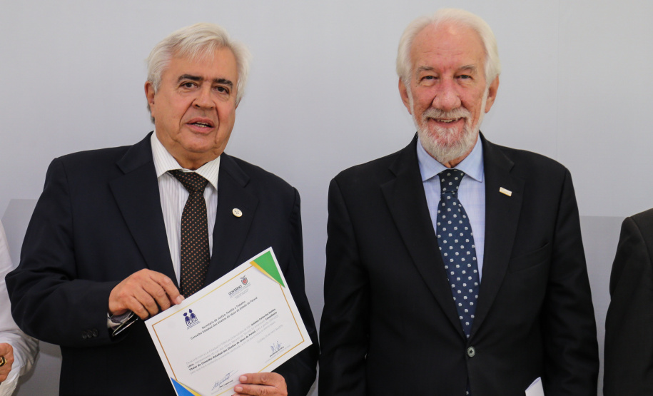 O governador em exercício Darci Piana participa da Posse dos novos representantes da sociedade civil para a gestão 2019/2021 do O Conselho Estadual do Idoso (CEDI) do Paraná no Salão de Atos do Palácio Iguaçu, nesta quarta-feira (24). Curitiba, 24/04/2019 - Foto: Geraldo Bubniak/ANPr