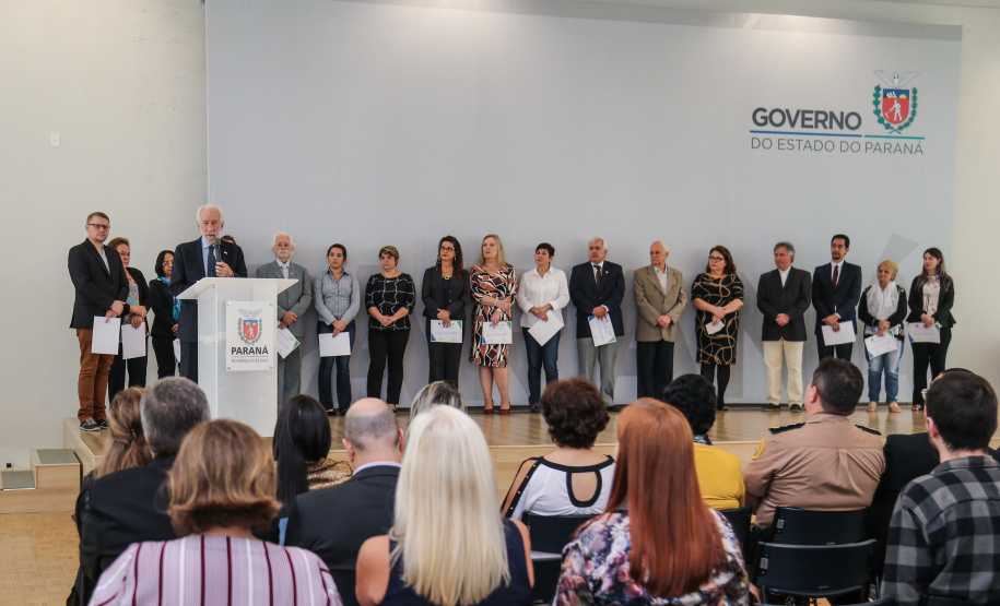 O governador em exercício Darci Piana participa da Posse dos novos representantes da sociedade civil para a gestão 2019/2021 do O Conselho Estadual do Idoso (CEDI) do Paraná no Salão de Atos do Palácio Iguaçu, nesta quarta-feira (24). Curitiba, 24/04/2019 - Foto: Geraldo Bubniak/ANPr