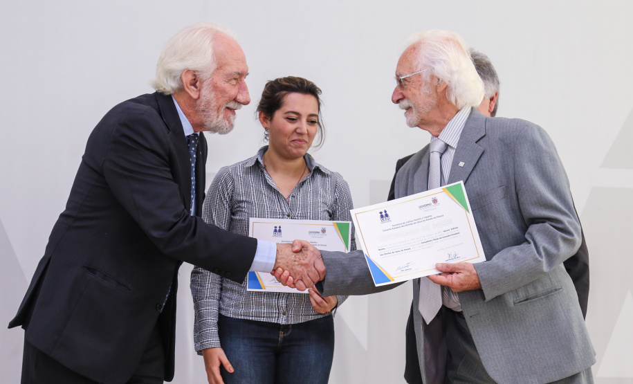 O governador em exercício Darci Piana participa da Posse dos novos representantes da sociedade civil para a gestão 2019/2021 do O Conselho Estadual do Idoso (CEDI) do Paraná no Salão de Atos do Palácio Iguaçu, nesta quarta-feira (24). Curitiba, 24/04/2019 - Foto: Geraldo Bubniak/ANPr