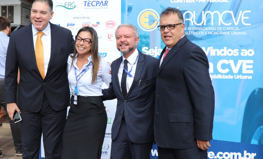 O Instituto de Tecnologia do Paraná (Tecpar) sedia nesta quarta (24) e quinta-feira (25) ciclo de debates sobre as oportunidades, desafios e rumos da mobilidade elétrica no Brasil. Cerca de 200 pessoas participam do Fórum Internacional de Carros, Veículos Elétricos e Mobilidade Urbana (Fórum CVE), que acontece na sede do instituto, em Curitiba. - Curitiba, 24/04/2019 - Foto: Divulgação Tecpar