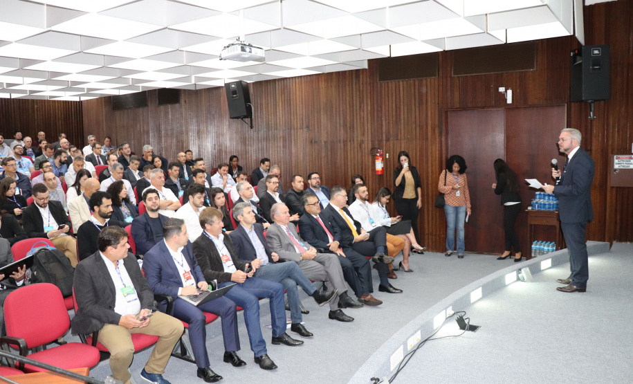 O Instituto de Tecnologia do Paraná (Tecpar) sedia nesta quarta (24) e quinta-feira (25) ciclo de debates sobre as oportunidades, desafios e rumos da mobilidade elétrica no Brasil. Cerca de 200 pessoas participam do Fórum Internacional de Carros, Veículos Elétricos e Mobilidade Urbana (Fórum CVE), que acontece na sede do instituto, em Curitiba.  -  Curitiba, 24/04/2019  -  Foto: Divulgação Tecpar