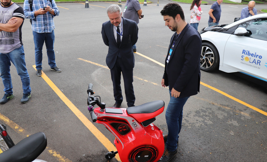 O Instituto de Tecnologia do Paraná (Tecpar) sedia nesta quarta (24) e quinta-feira (25) ciclo de debates sobre as oportunidades, desafios e rumos da mobilidade elétrica no Brasil. Cerca de 200 pessoas participam do Fórum Internacional de Carros, Veículos Elétricos e Mobilidade Urbana (Fórum CVE), que acontece na sede do instituto, em Curitiba.  -  Curitiba, 24/04/2019  -  Foto: Divulgação Tecpar