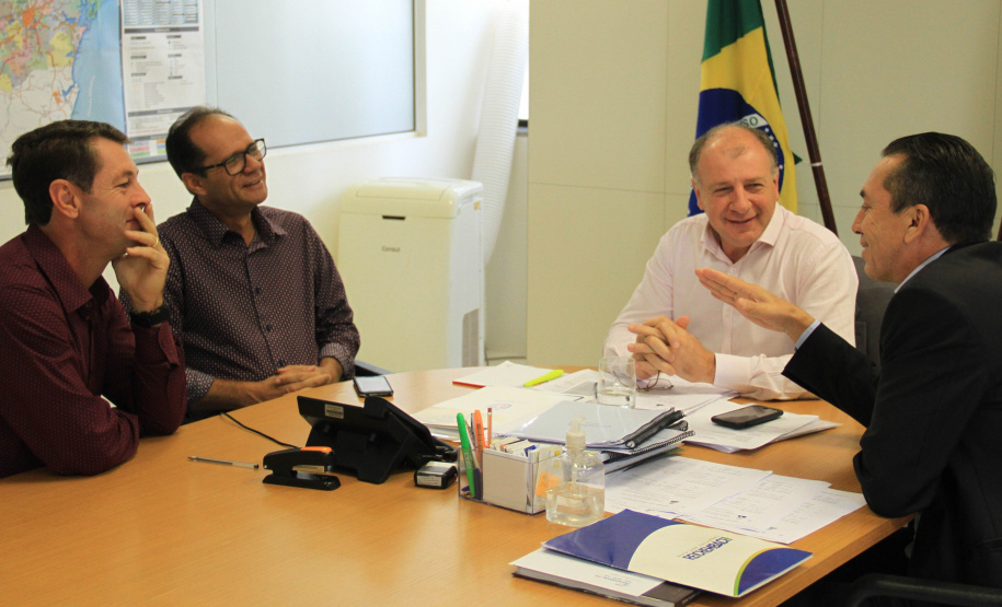 O secretário estadual do Desenvolvimento Urbano, João Carlos Ortega, recebeu nesta quarta-feira (24) mais de uma dezena de prefeitos que apresentaram listas de prioridades às suas respectivas populações.  -  Curitiba, 24/04/2019  -  Foto: Divulgação SEDU