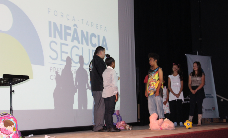 Buscar subsídios para programas e projetos da Política de Proteção Integral das Crianças, é o primeiro passo para uma jornada no combate à violência infantil no Paraná, tema que está se sendo abordado no 1º Simpósio Paranaense Intersetorial de Enfrentamento às Violências contra Crianças e Adolescentes, que acontece nesta terça e quarta-feira (23 e 24), no Auditório do Museu Oscar Niemeyer (MON), em Curitiba.  -  Curitiba, 24/04/2019  -  Foto: Divulgação SEJUF