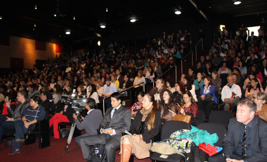 Buscar subsídios para programas e projetos da Política de Proteção Integral das Crianças, é o primeiro passo para uma jornada no combate à violência infantil no Paraná, tema que está se sendo abordado no 1º Simpósio Paranaense Intersetorial de Enfrentamento às Violências contra Crianças e Adolescentes, que acontece nesta terça e quarta-feira (23 e 24), no Auditório do Museu Oscar Niemeyer (MON), em Curitiba.  -  Curitiba, 24/04/2019  -  Foto: Divulgação SEJUF