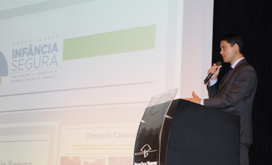 Buscar subsídios para programas e projetos da Política de Proteção Integral das Crianças, é o primeiro passo para uma jornada no combate à violência infantil no Paraná, tema que está se sendo abordado no 1º Simpósio Paranaense Intersetorial de Enfrentamento às Violências contra Crianças e Adolescentes, que acontece nesta terça e quarta-feira (23 e 24), no Auditório do Museu Oscar Niemeyer (MON), em Curitiba.  -  Curitiba, 24/04/2019  -  Foto: Divulgação SEJUF