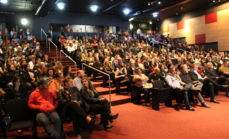 Buscar subsídios para programas e projetos da Política de Proteção Integral das Crianças, é o primeiro passo para uma jornada no combate à violência infantil no Paraná, tema que está se sendo abordado no 1º Simpósio Paranaense Intersetorial de Enfrentamento às Violências contra Crianças e Adolescentes, que acontece nesta terça e quarta-feira (23 e 24), no Auditório do Museu Oscar Niemeyer (MON), em Curitiba.  -  Curitiba, 24/04/2019  -  Foto: Divulgação SEJUF