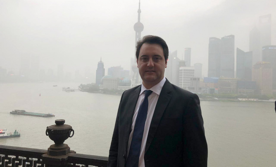 O governador Carlos Massa Ratinho Junior apresentou na quarta-feira (24), em Xangai, os projetos de infraestrutura do Paraná a executivos da China Communication Construction Company (CCCC), grupo empresarial que opera diversos ativos de infraestrutura, incluindo rodovias, ferrovias, metrôs, portos e aeroportos. O governador lidera uma missão internacional ao país asiático que segue até esta sexta-feira (26). Foto: DivulgaçãoANPr