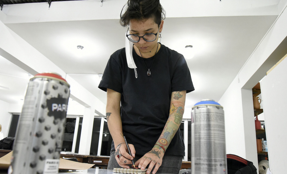 Curso Técnicas da Arte Urbana, por Marciel Conrado.Curitiba, 17 de abril de 2019 .Foto: Kraw penas/SEEC