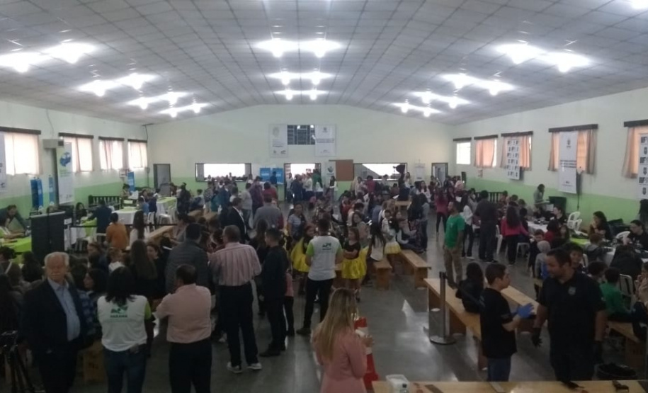 A quinta edição da feira de serviços Paraná Cidadão em 2019 aconteceu em Mandirituba com 7,6 mil atendimentos registrados. Cerca de 5 mil pessoas que passaram pelo evento, encerrado nesta sexta-feira (26), tiveram acesso a diversos serviços gratuitos disponibilizados em um único local.  Mandirituba, 26/04/2019   -  Foto: Divulgação SEJUF
