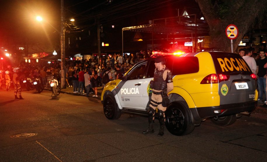 A Polícia Militar do Paraná deflagra a megaoperação Primo que cumpriu 16 mandados de Prisão e de Busca e Apreensão e resultou em 19 encaminhamentos, sendo 15 adultos e quatro adolescentes apreendidos, bem como uma quantidade de drogas recolhida.  -  Curitiba, 26/04/2019  -  Foto: Soldado Amanda Morais