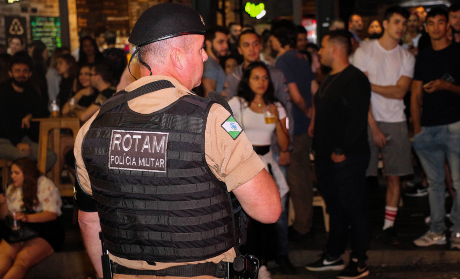 A Polícia Militar do Paraná deflagra a megaoperação Primo que cumpriu 16 mandados de Prisão e de Busca e Apreensão e resultou em 19 encaminhamentos, sendo 15 adultos e quatro adolescentes apreendidos, bem como uma quantidade de drogas recolhida.  -  Curitiba, 26/04/2019  -  Foto: Soldado Amanda Morais