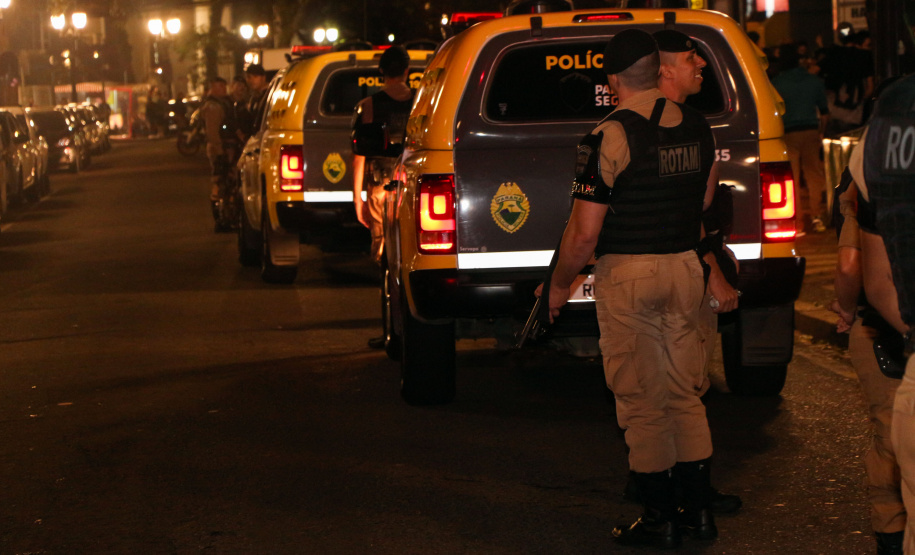 A Polícia Militar do Paraná deflagra a megaoperação Primo que cumpriu 16 mandados de Prisão e de Busca e Apreensão e resultou em 19 encaminhamentos, sendo 15 adultos e quatro adolescentes apreendidos, bem como uma quantidade de drogas recolhida.  -  Curitiba, 26/04/2019  -  Foto: Soldado Amanda Morais