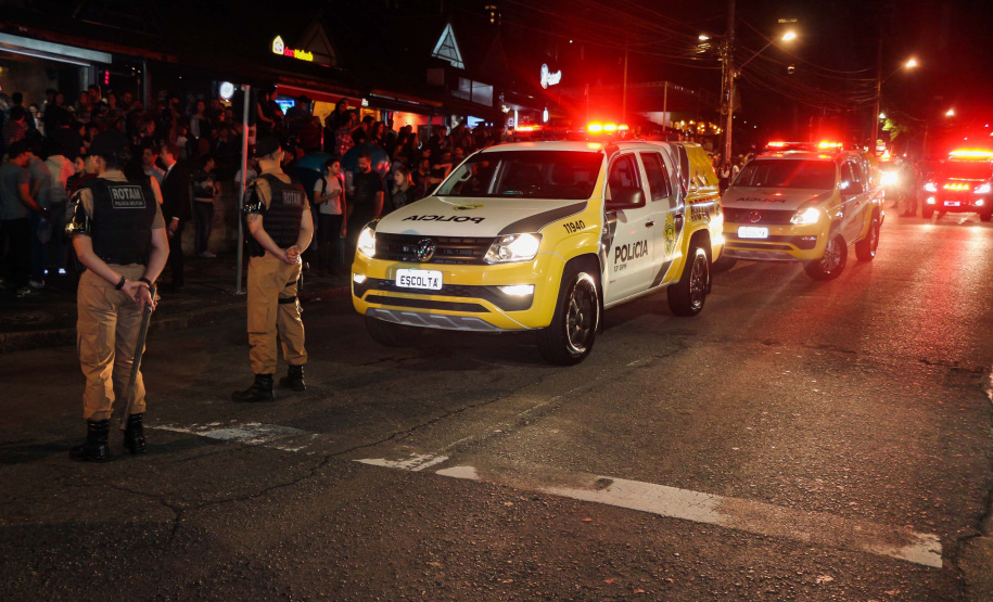 A Polícia Militar do Paraná deflagra a megaoperação Primo que cumpriu 16 mandados de Prisão e de Busca e Apreensão e resultou em 19 encaminhamentos, sendo 15 adultos e quatro adolescentes apreendidos, bem como uma quantidade de drogas recolhida.  -  Curitiba, 26/04/2019  -  Foto: Soldado Amanda Morais