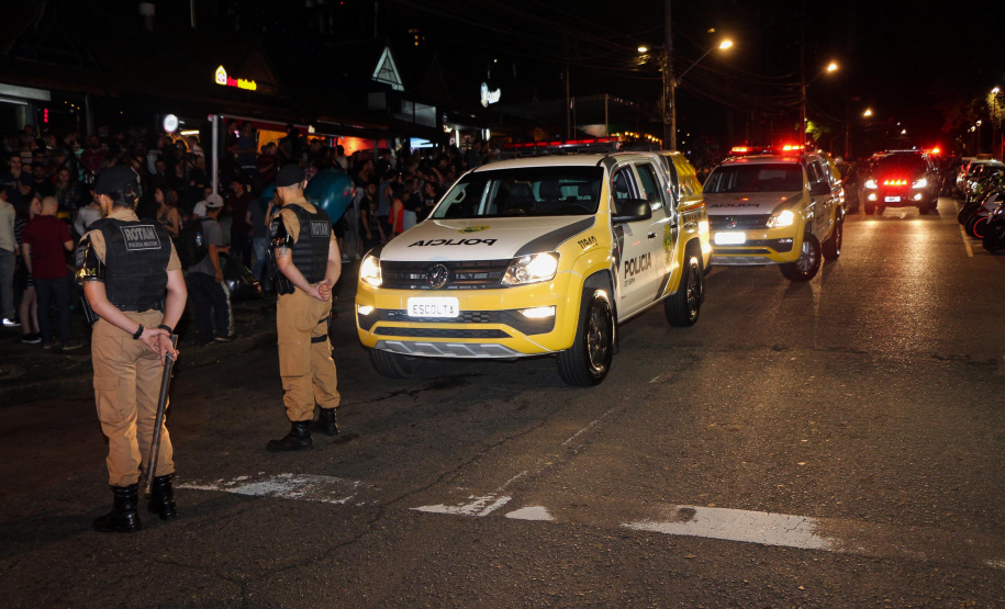 A Polícia Militar do Paraná deflagra a megaoperação Primo que cumpriu 16 mandados de Prisão e de Busca e Apreensão e resultou em 19 encaminhamentos, sendo 15 adultos e quatro adolescentes apreendidos, bem como uma quantidade de drogas recolhida.  -  Curitiba, 26/04/2019  -  Foto: Soldado Amanda Morais