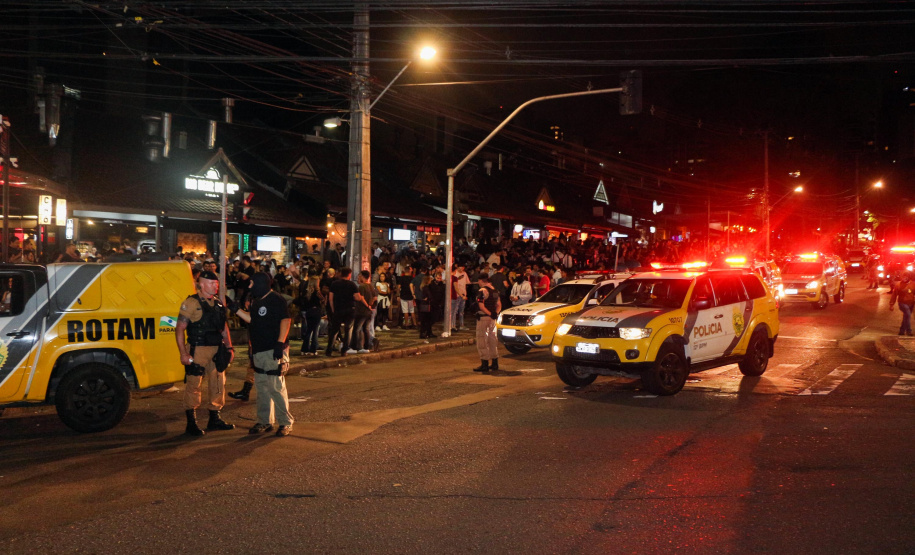 A Polícia Militar do Paraná deflagra a megaoperação Primo que cumpriu 16 mandados de Prisão e de Busca e Apreensão e resultou em 19 encaminhamentos, sendo 15 adultos e quatro adolescentes apreendidos, bem como uma quantidade de drogas recolhida.  -  Curitiba, 26/04/2019  -  Foto: Soldado Amanda Morais