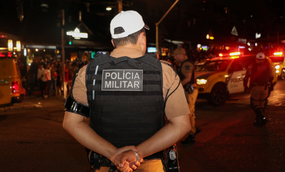 A Polícia Militar do Paraná deflagra a megaoperação Primo que cumpriu 16 mandados de Prisão e de Busca e Apreensão e resultou em 19 encaminhamentos, sendo 15 adultos e quatro adolescentes apreendidos, bem como uma quantidade de drogas recolhida.  -  Curitiba, 26/04/2019  -  Foto: Soldado Amanda Morais