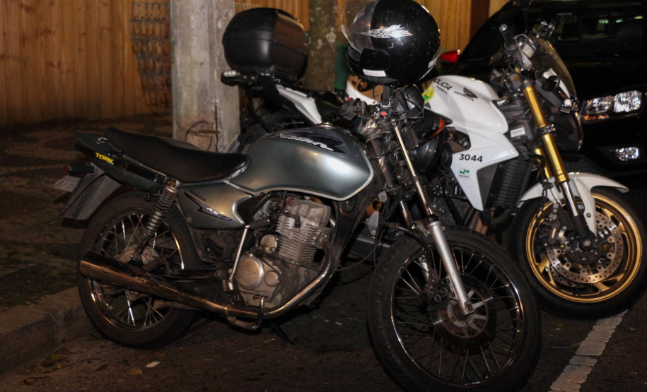 A Polícia Militar do Paraná deflagra a megaoperação Primo que cumpriu 16 mandados de Prisão e de Busca e Apreensão e resultou em 19 encaminhamentos, sendo 15 adultos e quatro adolescentes apreendidos, bem como uma quantidade de drogas recolhida.  -  Curitiba, 26/04/2019  -  Foto: Soldado Amanda Morais