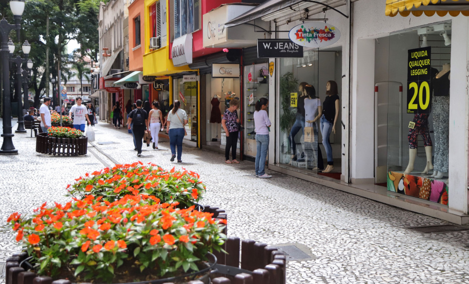 O Paraná contabilizou a abertura de 12.761 empresas nos três primeiros meses do ano, um aumento de 19% em relação ao mesmo período do ano passado, quando foram formalizados 10.710 novos negócios no Estado. As estatísticas da Junta Comercial do Paraná (Jucepar) indicam, ainda, uma evolução considerável em março, com 4.851 novas empresas, contra 4.426 em 2018, acréscimo de 9,6%.Foto: José Fernando Ogura/ANPr