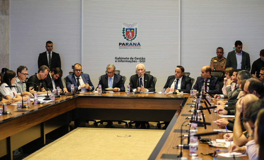 O vice governador Darci Piana participa de reunião com representantes dos servidores publicos  no Palácio Iguaçu,  nesta segunda-feira (29).   Curitiba, 24/04/2019 -  Foto: Geraldo Bubniak/ANPr